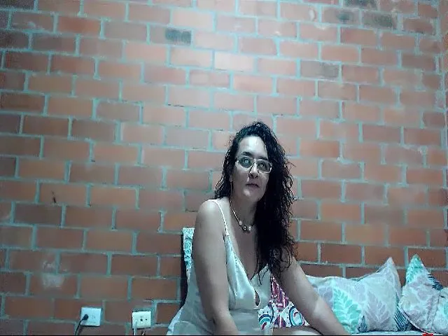 Live sex webcam photo for SaimaJayeb #261021832