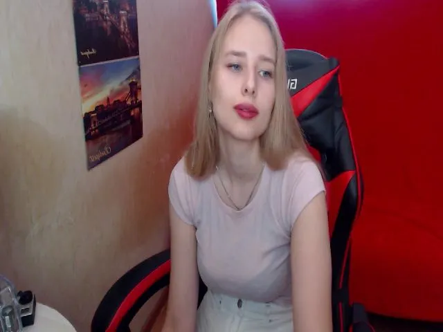 Live sex webcam photo for JessyGinger #265439504