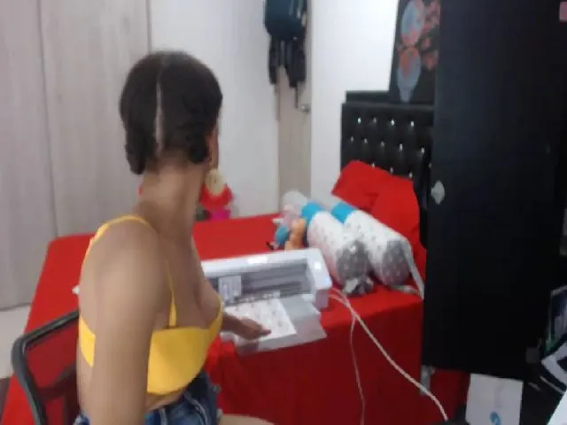 Live sex webcam photo for Shayna_cute #261893840
