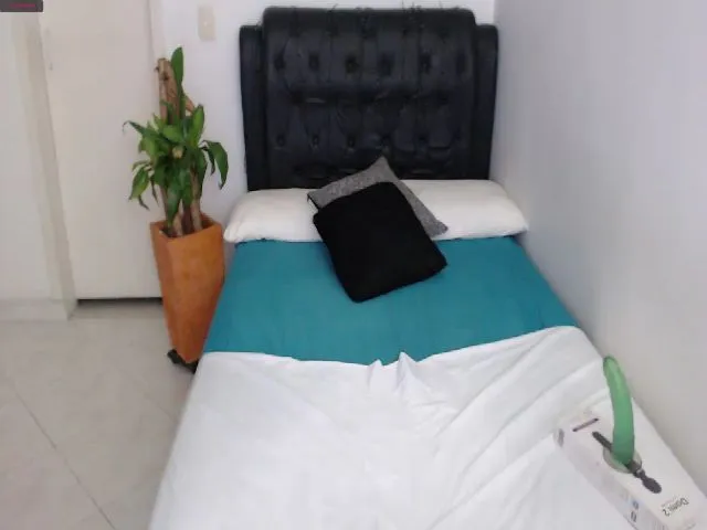 Live sex webcam photo for Melody_10 #255232879