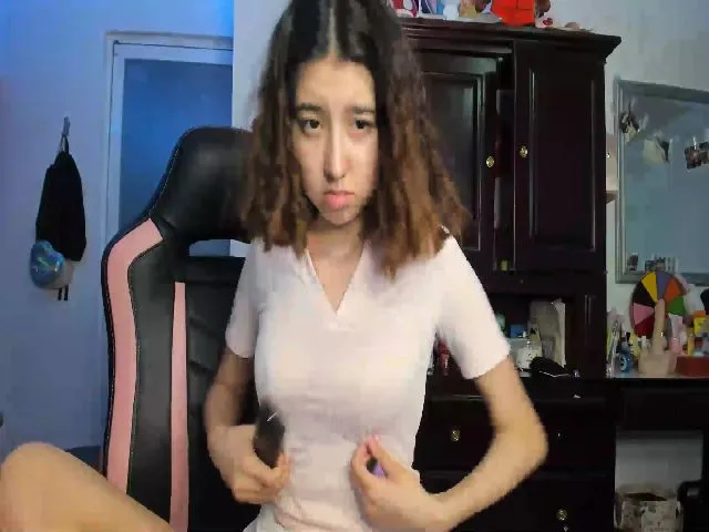 Live sex webcam photo for Cherrycute666 #262468075