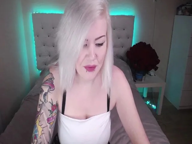 Live sex webcam photo for PrettyOne4You #260963948