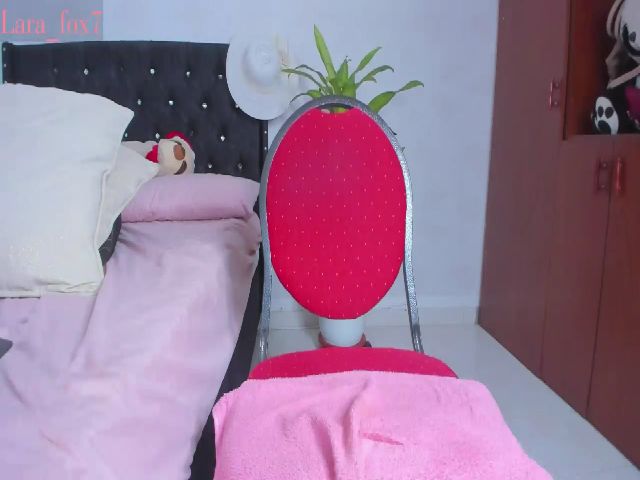 Live sex webcam photo for Lara_fox7 #253963244