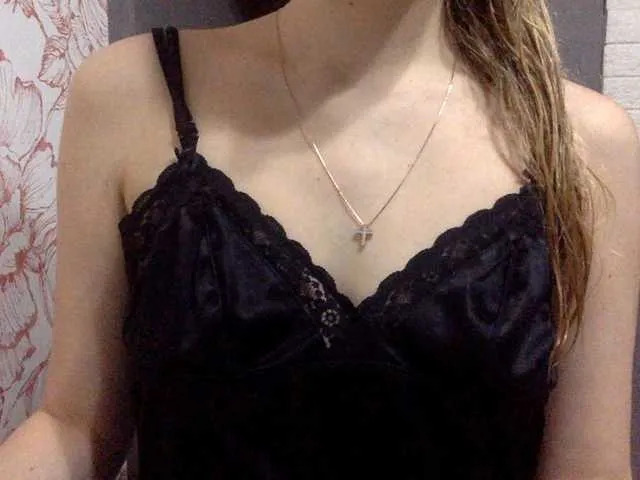 Live sex webcam photo for Lisenok-19 #241418752
