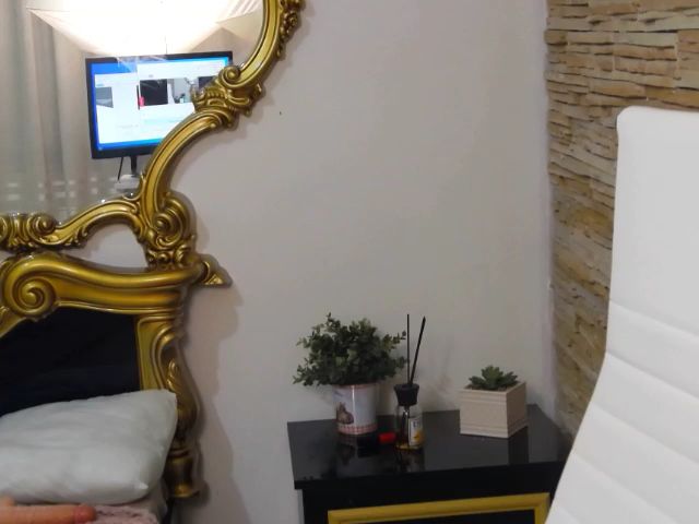 Live sex webcam photo for MissElisabeth #264595317