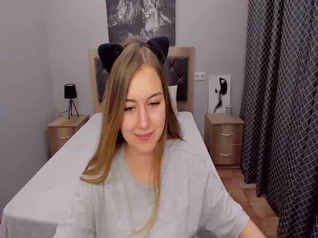 Live sex webcam photo for LorraineIce #255122784