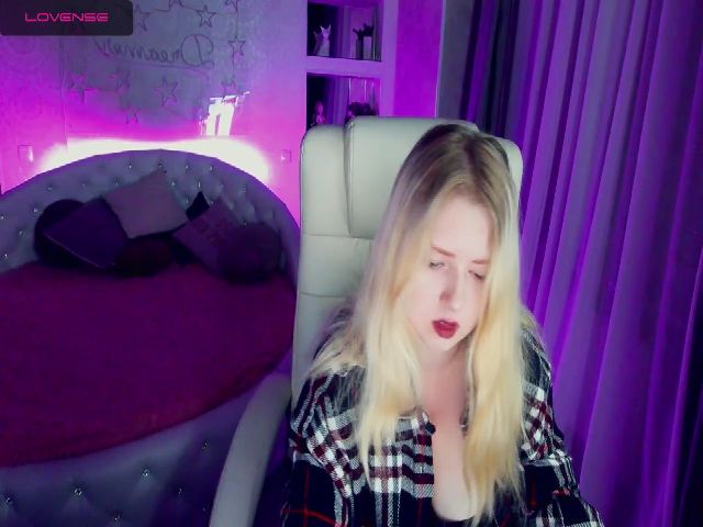 Live sex webcam photo for TinkerrBelll #255739510