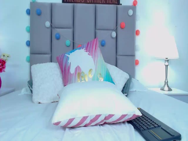 Live sex webcam photo for Mia_thompsons #261091719