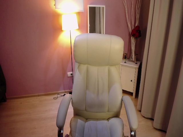 Live sex webcam photo for RaniaVibes #252963148