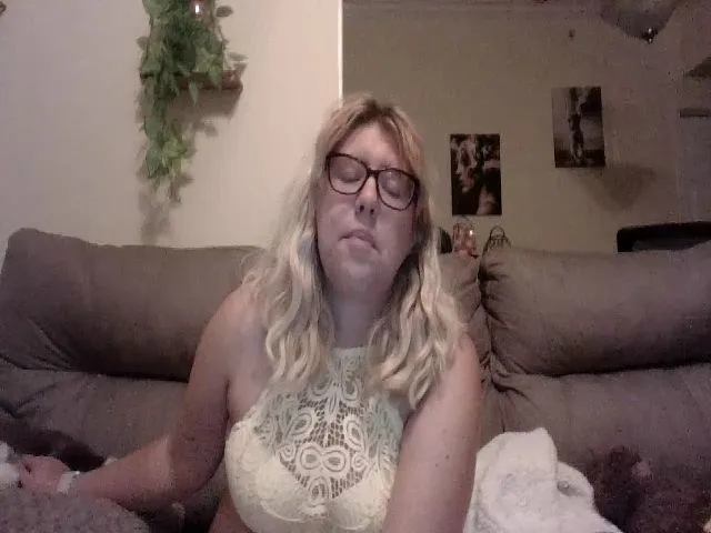 Live sex webcam photo for cozychristine #259085559
