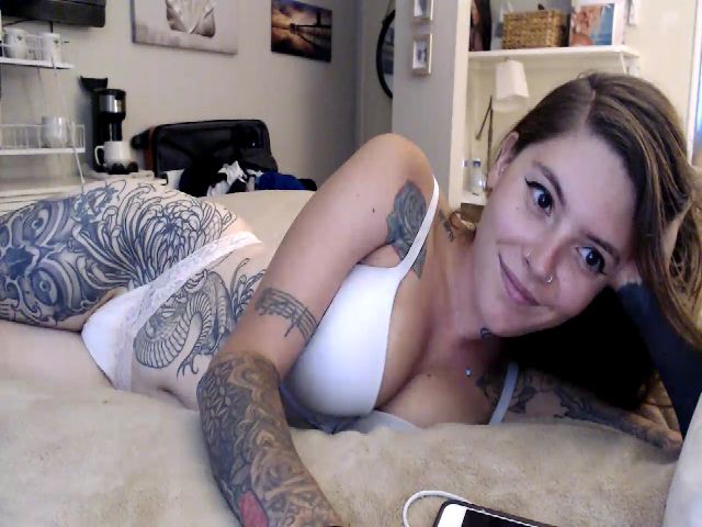 Live sex webcam photo for Ashleeyy #264000223