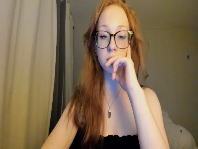 Live sex webcam photo for Haileystormxo #252953138