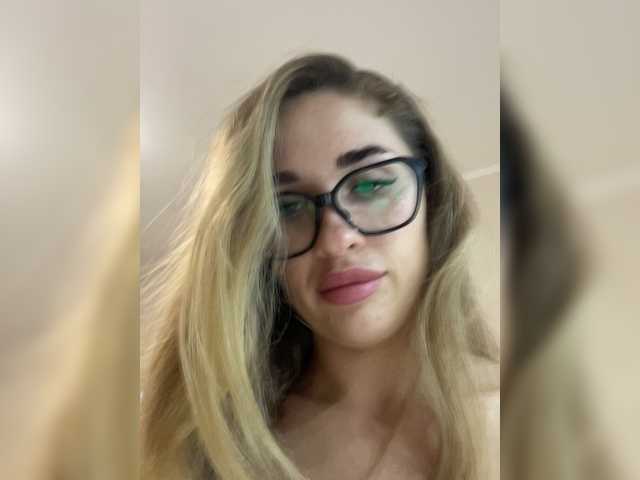 Live sex webcam photo for KettyPretty25 #249654382