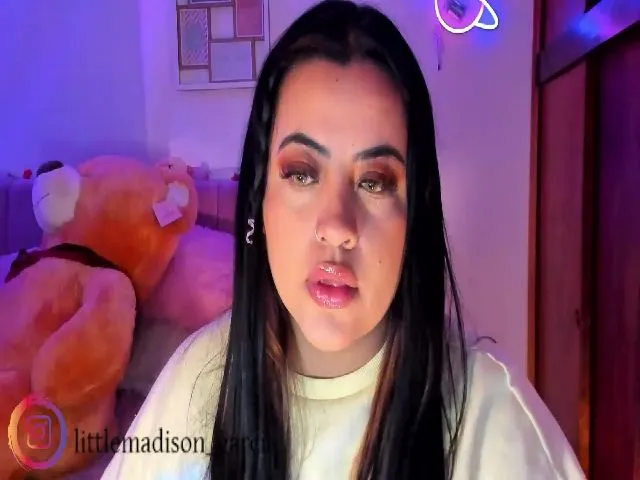 Live sex webcam photo for Madison_se #256098302