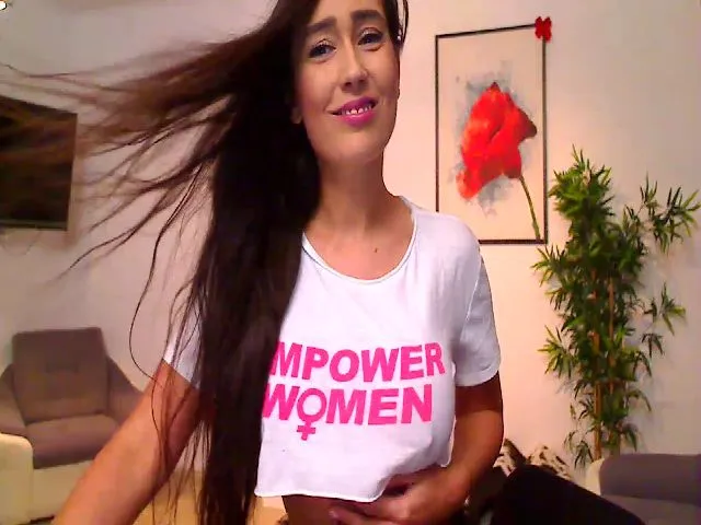 Live sex webcam photo for PoppyNaked #257377015