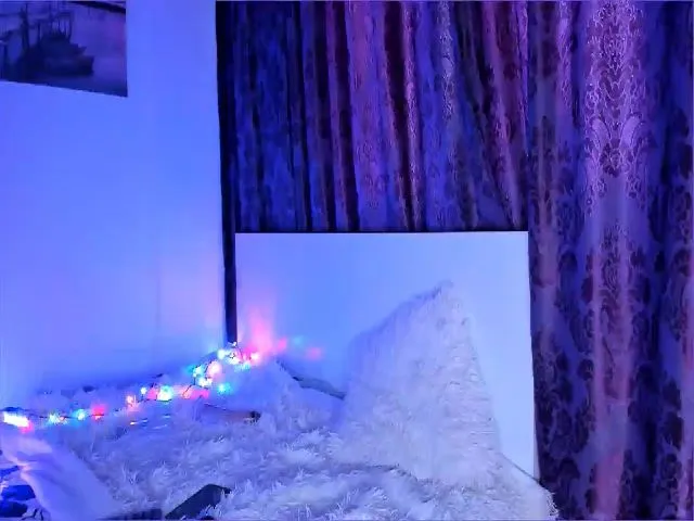 Live sex webcam photo for Lora_Luv #254725419