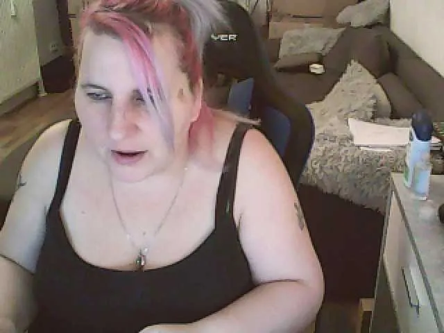 Live sex webcam photo for DrachenLady39 #240953609