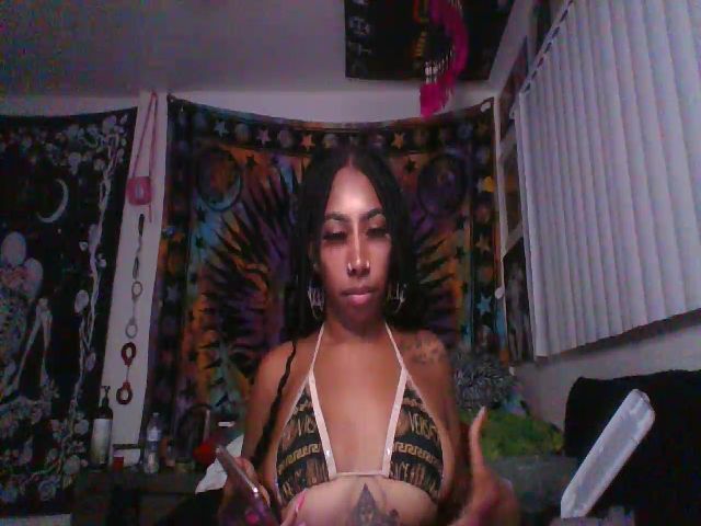 Live sex webcam photo for hennyhoneypot #255031910