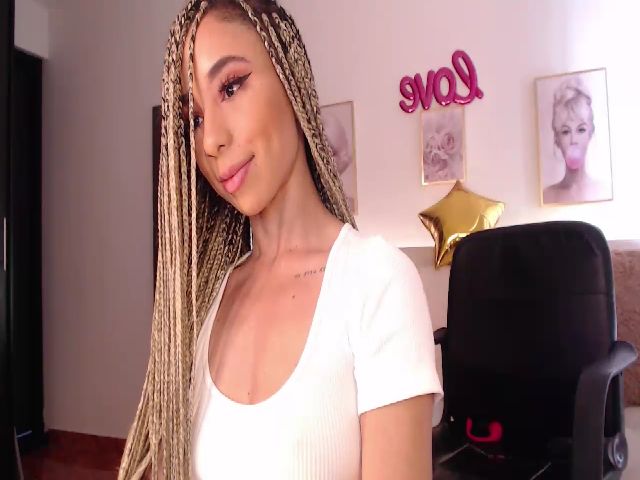 Live sex webcam photo for Annie_es #253773646