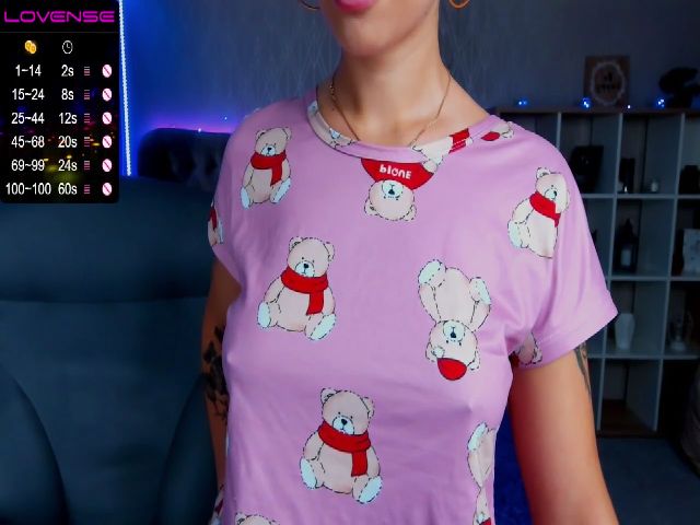 Live sex webcam photo for LittlleAngela #263667557