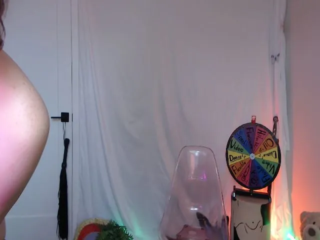 Live sex webcam photo for SnugglePunk #254646785