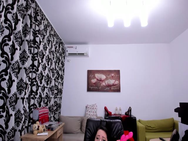 Live sex webcam photo for Charlotte4u #263441959