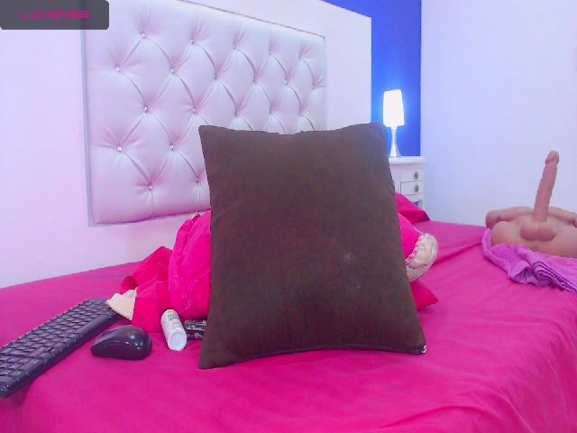 Live sex webcam photo for Scarlett_1801 #253606890