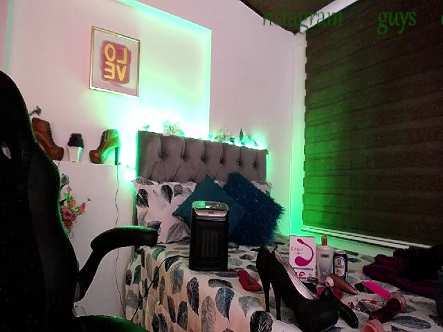 Live sex webcam photo for Cristal_19 #265399365