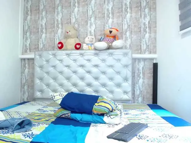 Live sex webcam photo for KiaraKaneel #246475550
