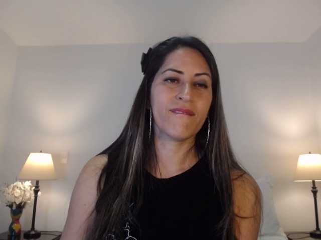 Live sex webcam photo for Kiara--69 #241046550