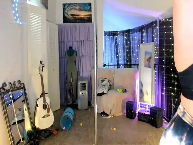 Live sex webcam photo for PetiteJewel #254444681