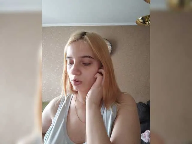 Live sex webcam photo for KatyaFist5 #257387408