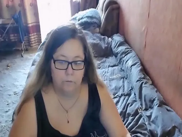 Live sex webcam photo for HotXXXGirl1 #256624295