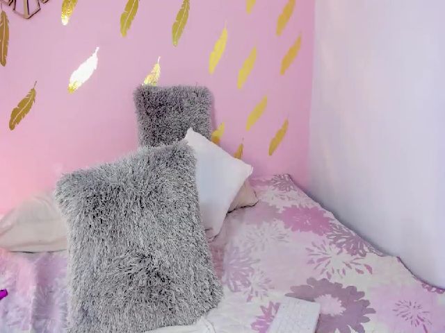 Live sex webcam photo for Roseann__ #254546329