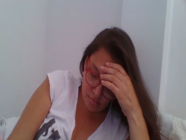 Live sex webcam photo for SweetLola01 #262189859