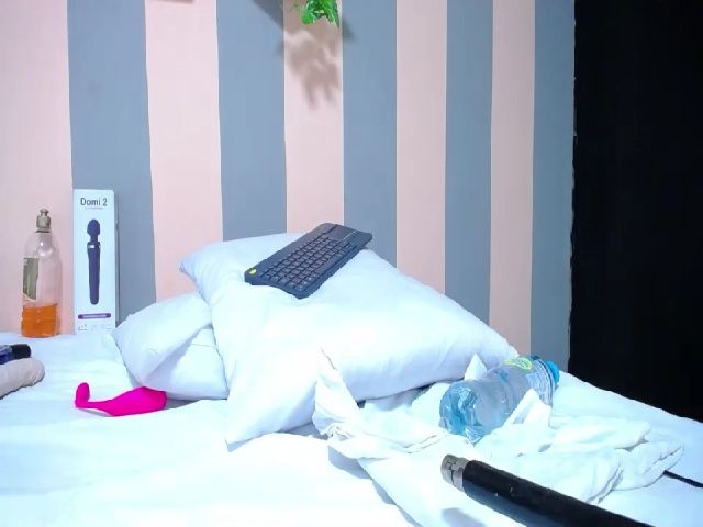 Live sex webcam photo for Aleja_10 #257178337