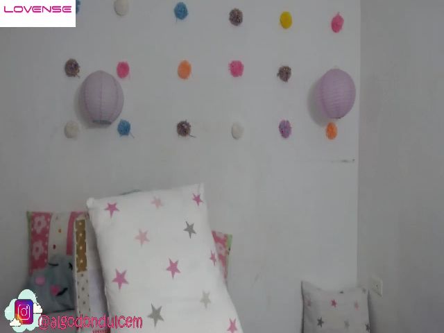 Live sex webcam photo for Em_aa #257904649