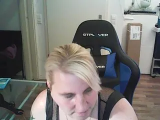 Live sex webcam photo for DrachenLady39 #240533092