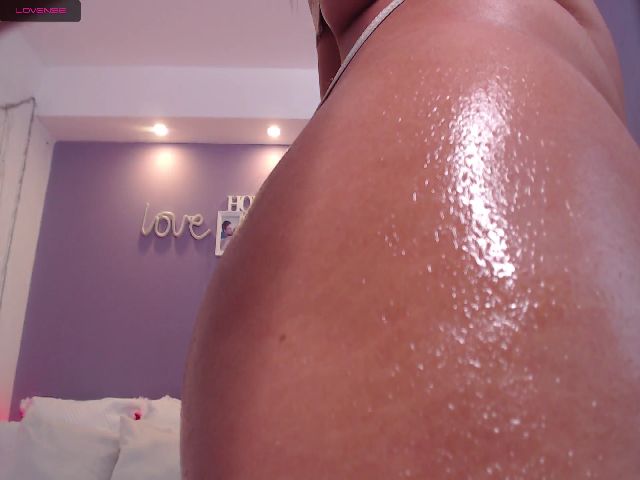 Live sex webcam photo for Allison_wild #253587881