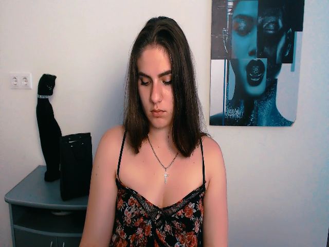 Live sex webcam photo for MollyKiss_ #255048818
