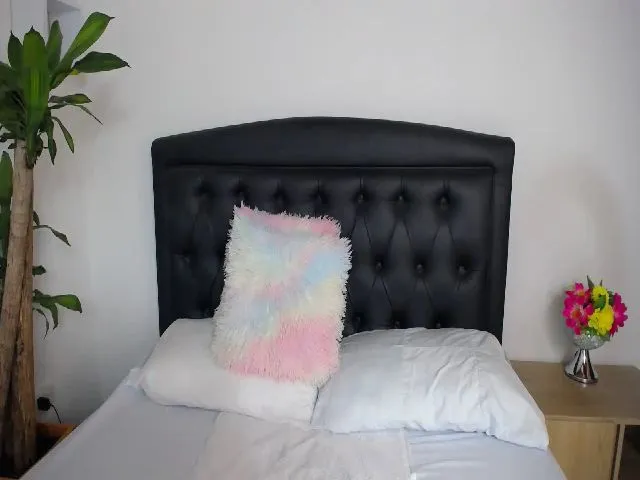 Live sex webcam photo for Mairerf #262271426