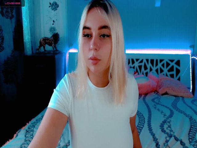 Live sex webcam photo for LindaRichXX #263550078