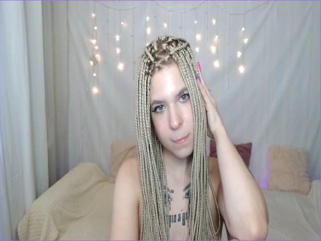 Live sex webcam photo for Aidra__Foxxx #253042266