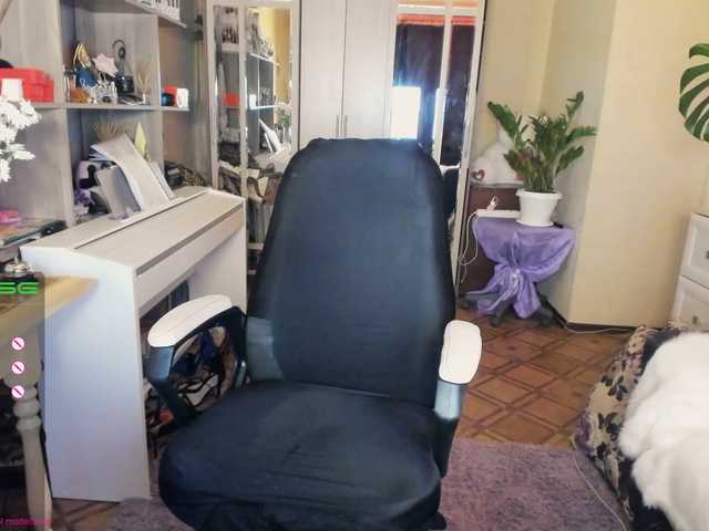 Live sex webcam photo for -Queen-Maria- #241457985