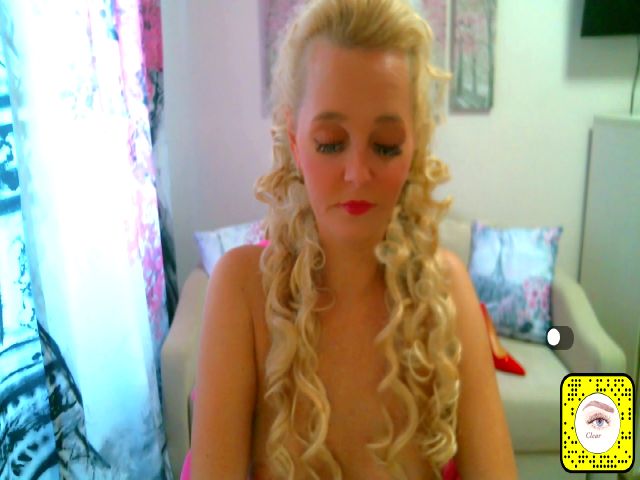 Live sex webcam photo for ChristiRoses #262585272