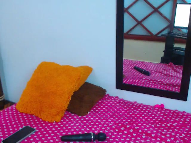 Live sex webcam photo for KellyJhons #256816957