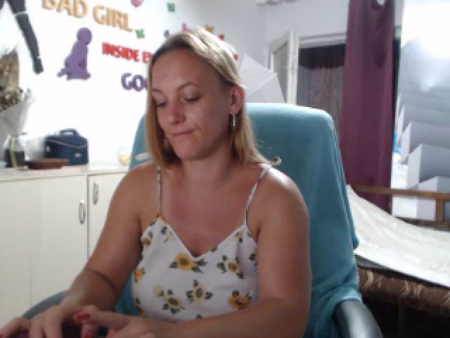 Live sex webcam photo for LiaMelanyy #254640303
