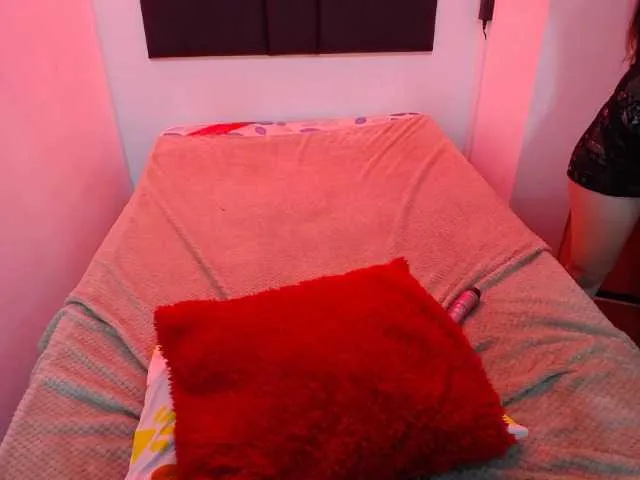 Live sex webcam photo for Chloe-Sweet69 #241137302