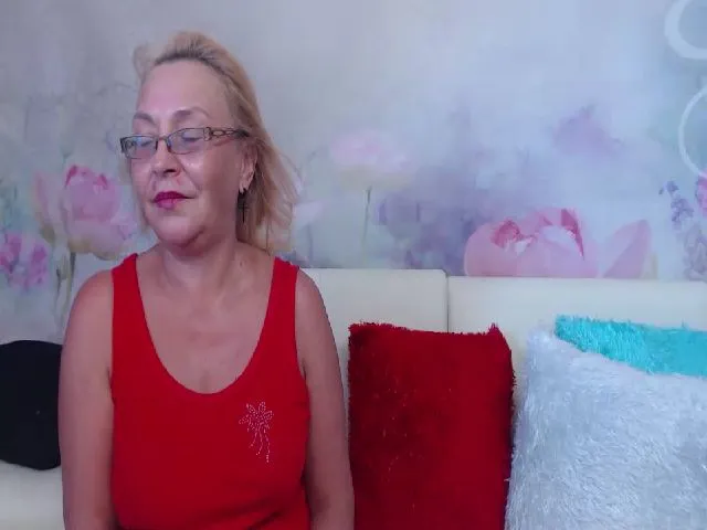 Live sex webcam photo for MommyWetBush #255062530