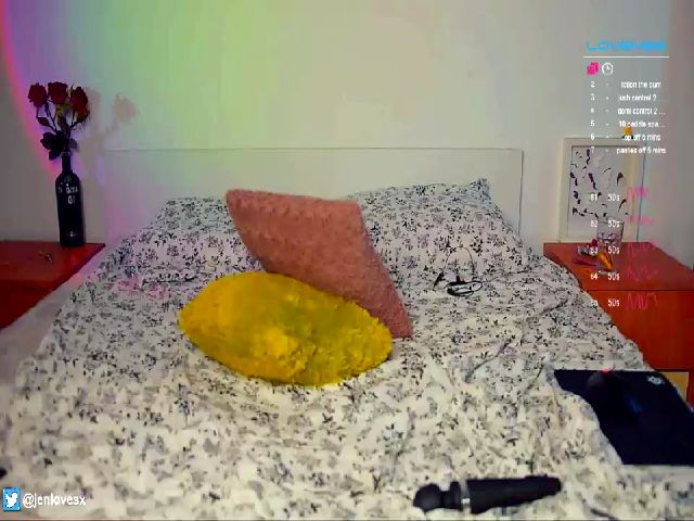 Live sex webcam photo for JeniferLoveX #262459621